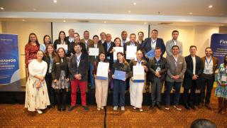 Alcaldes y secretarios de 129 municipios del país se formaron en administración pública y liderazgo