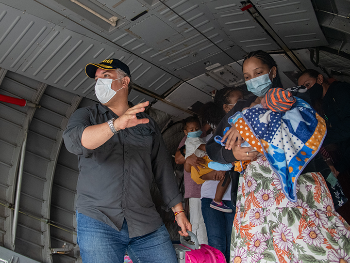 El presidente Duque estuvo pendiente de todos los afectados por el huracán - foto: Efrain Herrera 