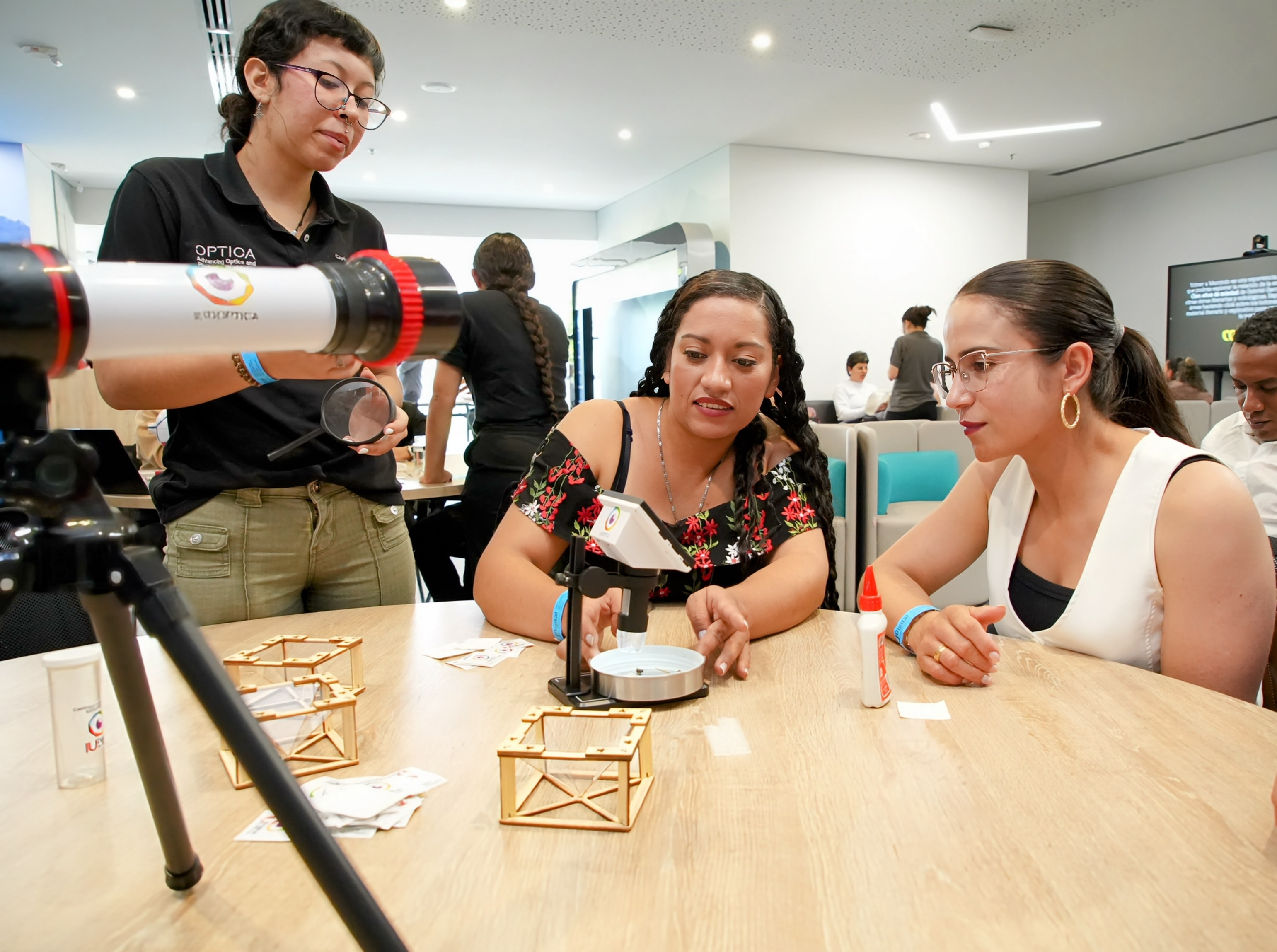 Equipamiento IU Digital de Antioquia