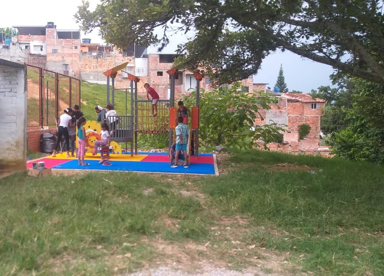 Parque infantil aportado por Findeter y su programa Obras para un gran país